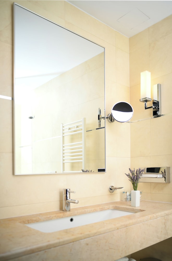 Admiral Grand Hotel — Hotel rooms in Slano, Dubrovnik-Neretva