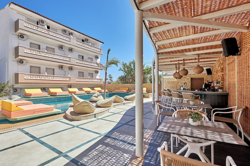 Asana Hotel — Swimming pool in Hersonissos