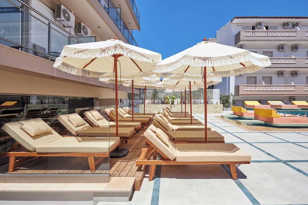 Asana Hotel — Swimming pool in Hersonissos