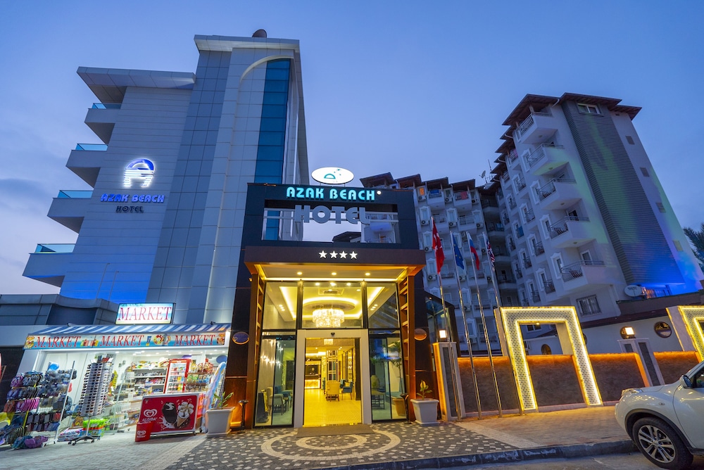 Azak Beach Hotel — Hotel building in Alanya