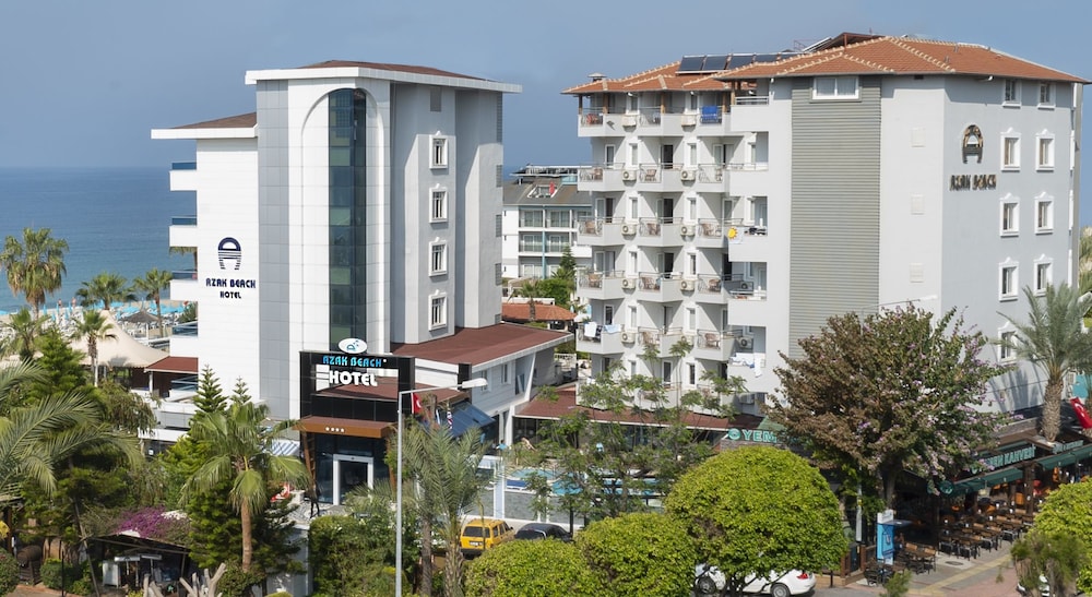 Azak Beach Hotel — Hotel building in Alanya