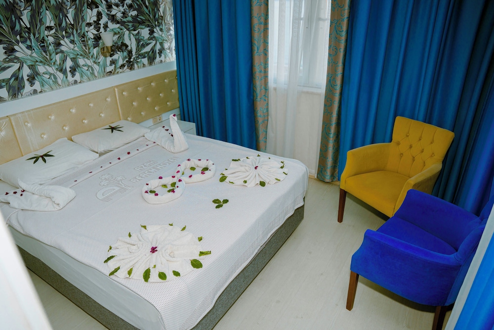 Azak Beach Hotel — Hotel rooms in Alanya