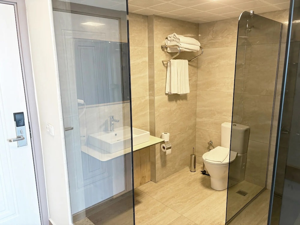 Azak Beach Hotel — Hotel rooms in Alanya