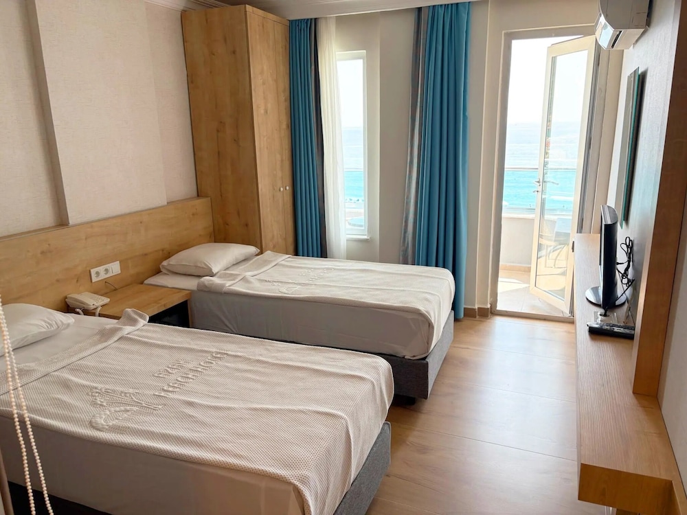 Azak Beach Hotel — Hotel rooms in Alanya