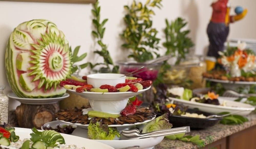 Azak Beach Hotel — Restaurant & bars in Alanya