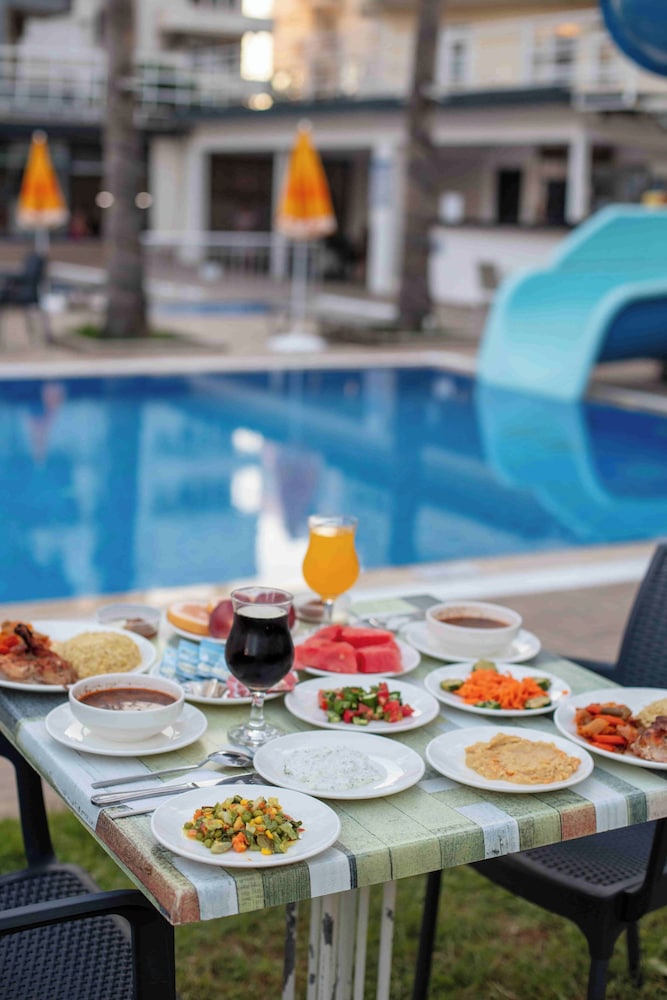 BEST ALANYA OTEL — Swimming pool in Alanya