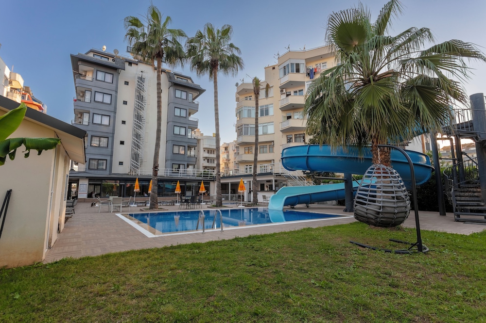 BEST ALANYA OTEL — Swimming pool in Alanya