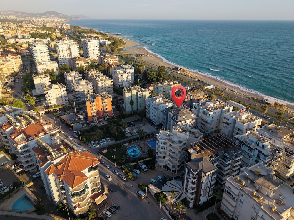 BEST ALANYA OTEL — Hotel building in Alanya