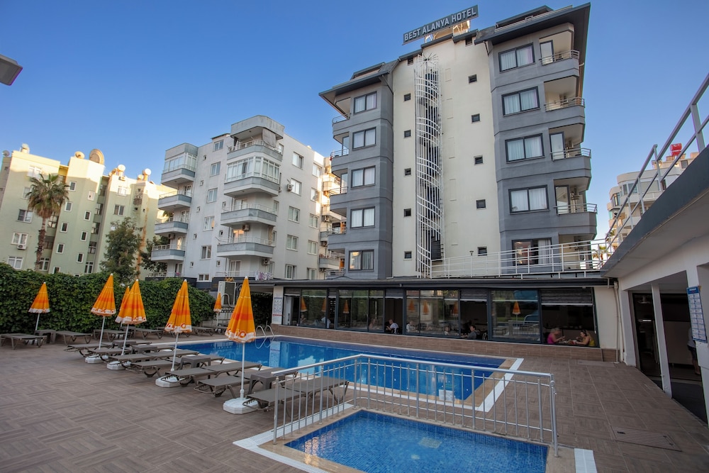 BEST ALANYA OTEL — Hotel building in Alanya
