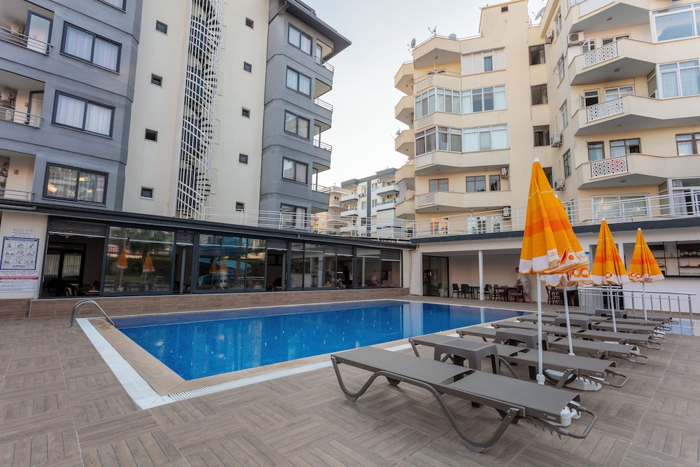 BEST ALANYA OTEL — Swimming pool in Alanya