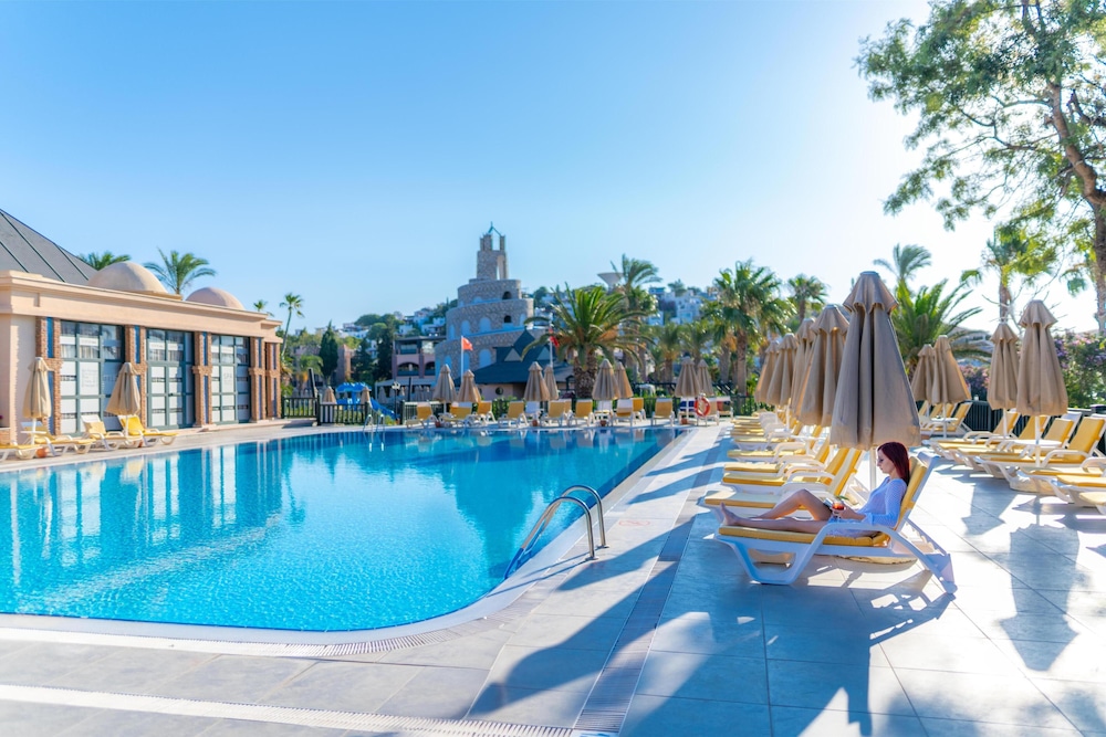Selectum Collection Bodrum (Ex. Kairaba Bodrum Imperial) - All inclusive — Swimming pool in Bodrum, Mugla