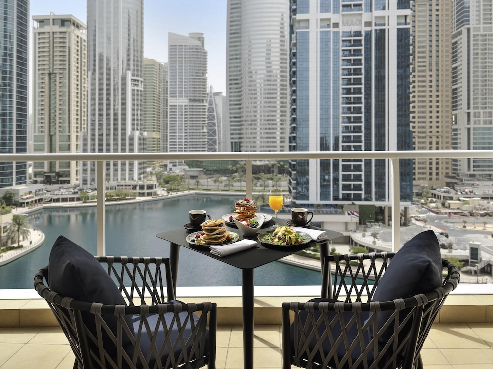Mövenpick Hotel Jumeirah Lakes Towers — Hotel rooms in Dubai