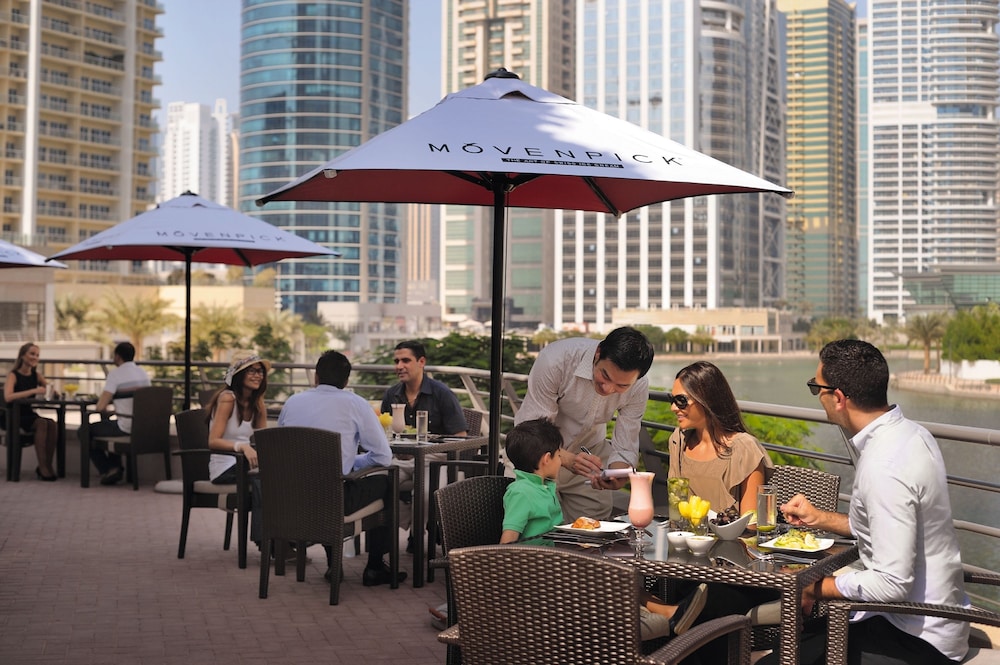 Mövenpick Hotel Jumeirah Lakes Towers — Restaurant & bars in Dubai