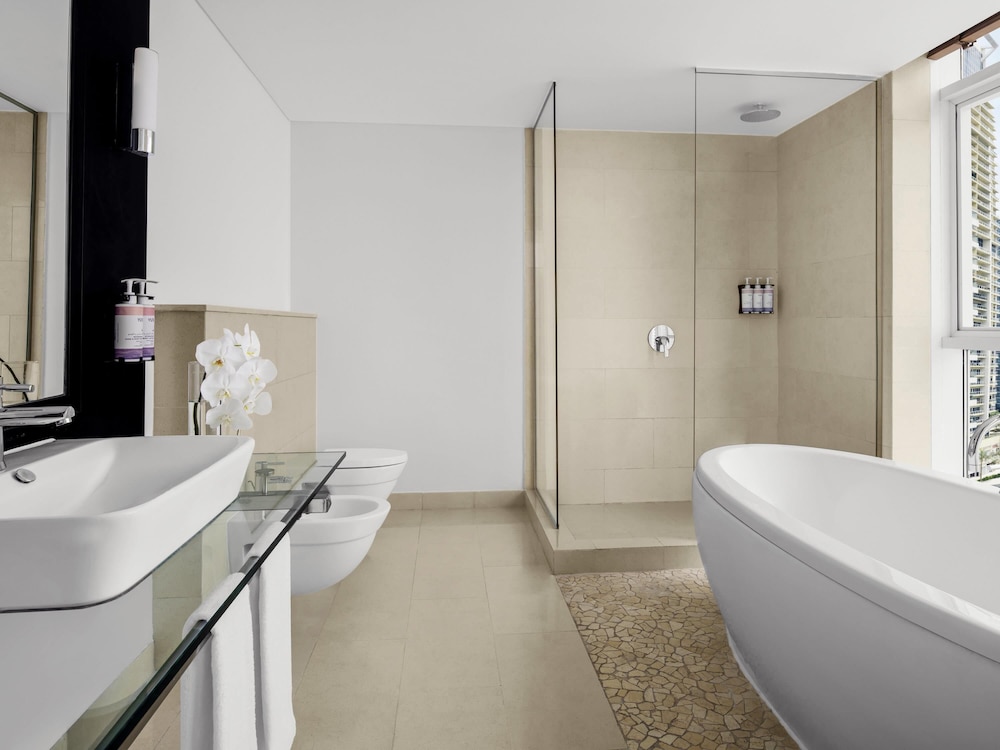 Mövenpick Hotel Jumeirah Lakes Towers — Hotel rooms in Dubai