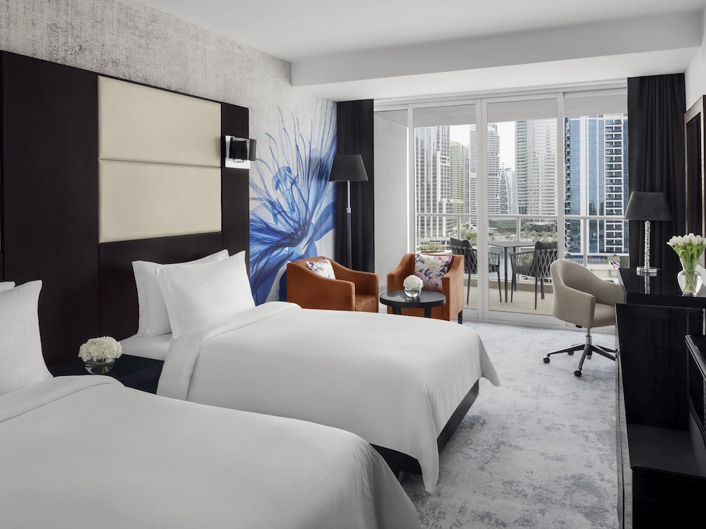 Mövenpick Hotel Jumeirah Lakes Towers — Hotel rooms in Dubai