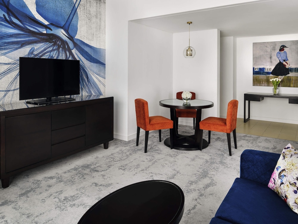 Mövenpick Hotel Jumeirah Lakes Towers — Hotel rooms in Dubai