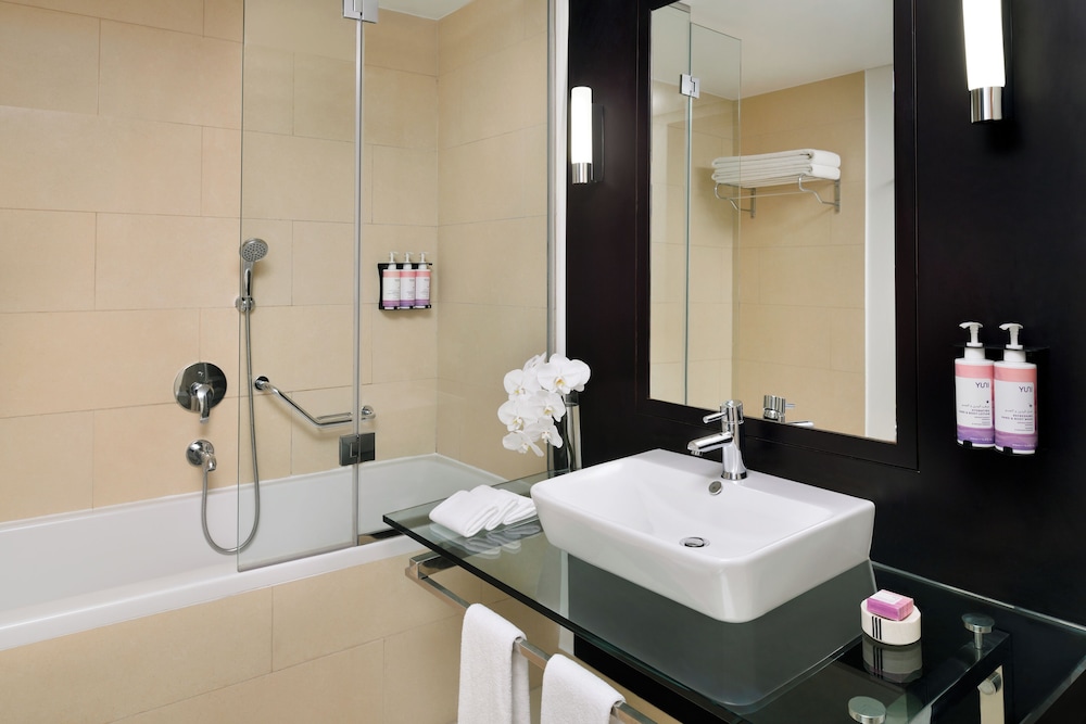 Mövenpick Hotel Jumeirah Lakes Towers — Hotel rooms in Dubai