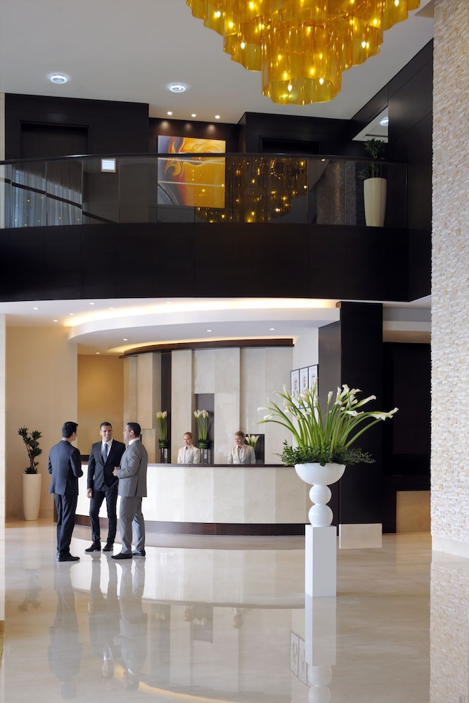 Mövenpick Hotel Jumeirah Lakes Towers — Hotel building in Dubai