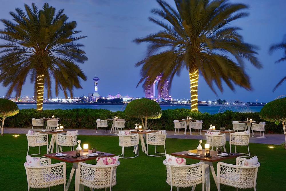 The St. Regis Abu Dhabi — Restaurant & bars in Abu Dhabi