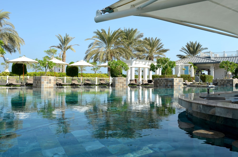 The St. Regis Abu Dhabi — Swimming pool in Abu Dhabi