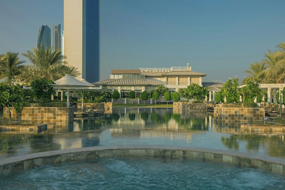 The St. Regis Abu Dhabi — Swimming pool in Abu Dhabi
