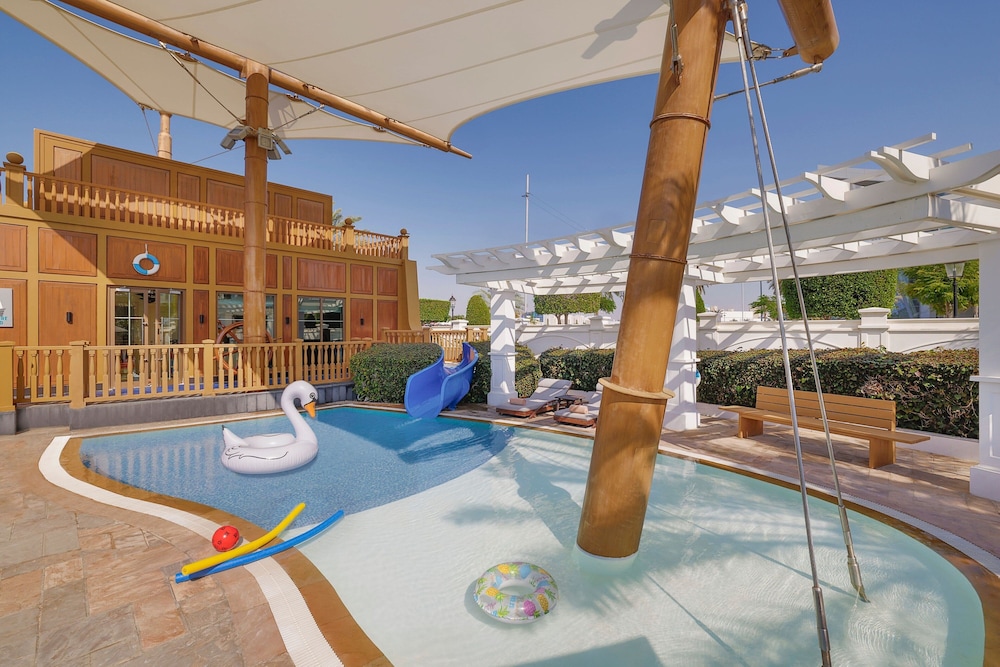 The St. Regis Abu Dhabi — Swimming pool in Abu Dhabi