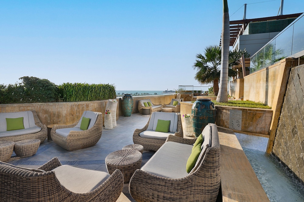 The St. Regis Abu Dhabi — Restaurant & bars in Abu Dhabi