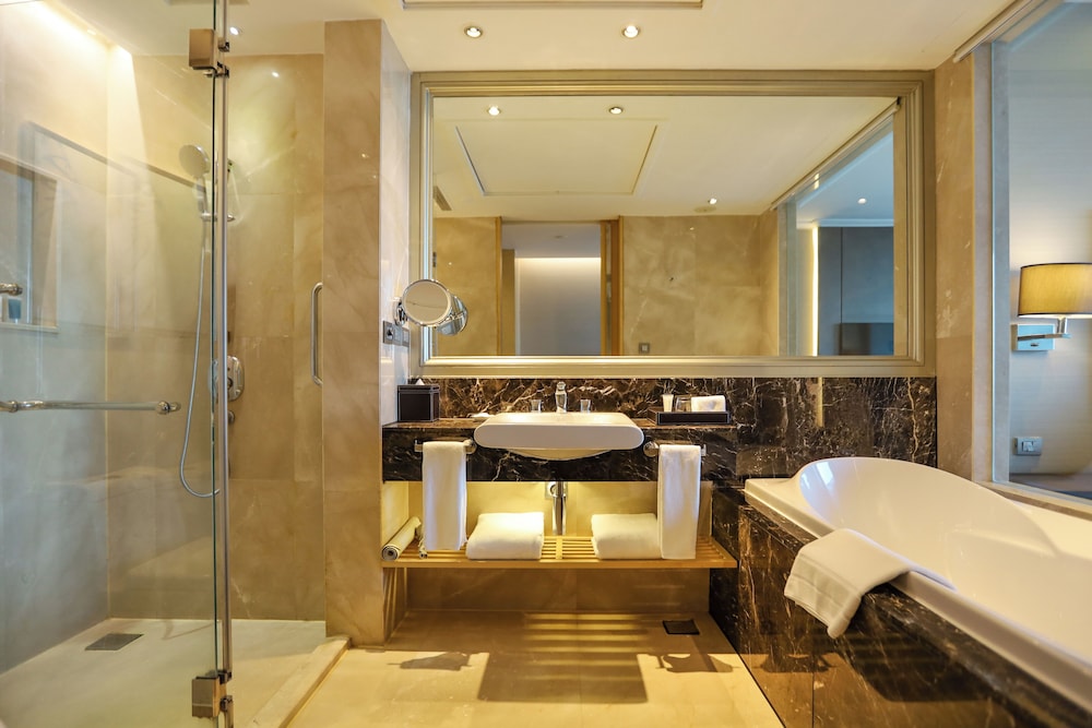 Radisson Blu Plaza Bangkok — Hotel rooms in Bangkok, Bangkok