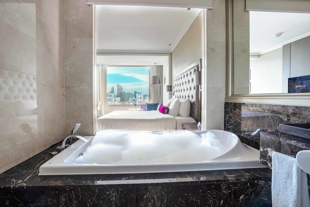 Radisson Blu Plaza Bangkok — Hotel rooms in Bangkok, Bangkok