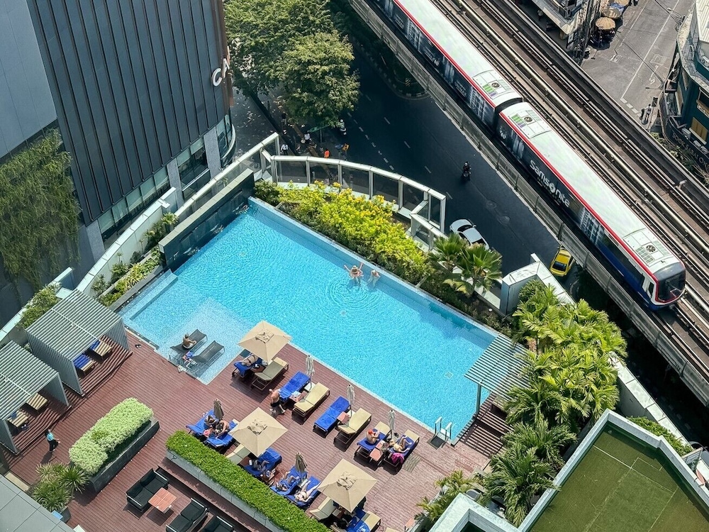 Radisson Blu Plaza Bangkok — Swimming pool in Bangkok, Bangkok