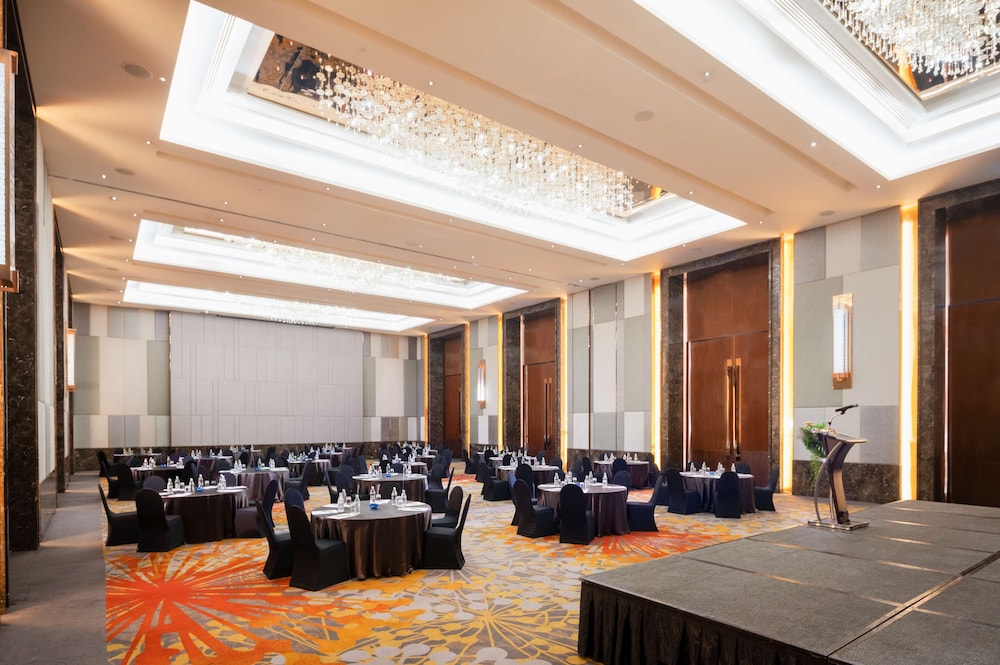 Radisson Blu Plaza Bangkok — Hotel building in Bangkok, Bangkok