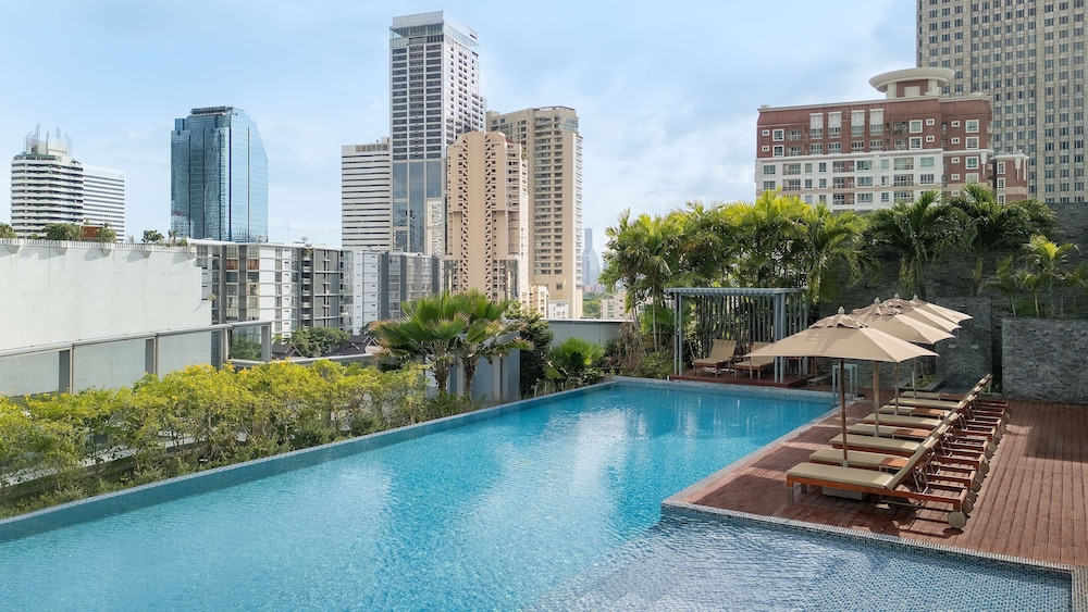 Radisson Blu Plaza Bangkok — Swimming pool in Bangkok, Bangkok