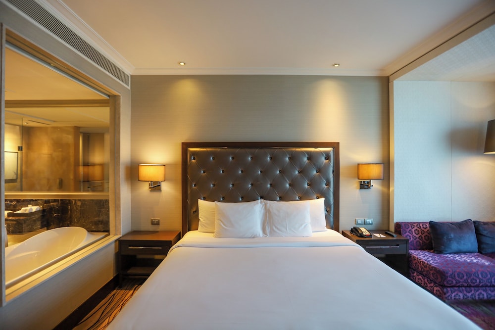 Radisson Blu Plaza Bangkok — Hotel rooms in Bangkok, Bangkok