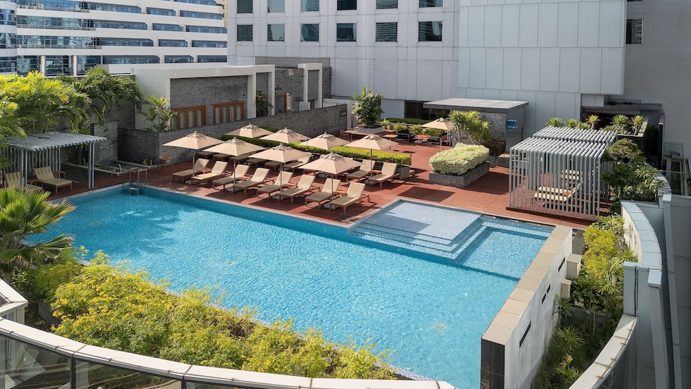 Radisson Blu Plaza Bangkok — Swimming pool in Bangkok, Bangkok