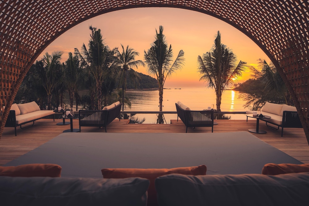 Anantara Layan Phuket Resort — Restaurant & bars in Bang Tao Beach, Phuket Province