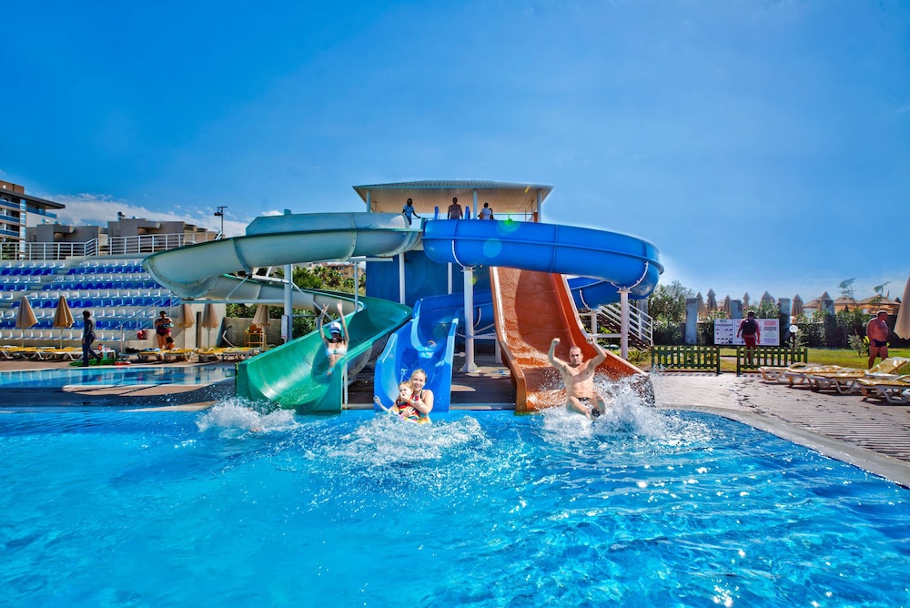 M.C Beach Park Resort Hotel - All Inclusive — Swimming pool in Alanya