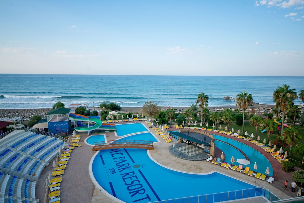 M.C Beach Park Resort Hotel - All Inclusive — Swimming pool in Alanya