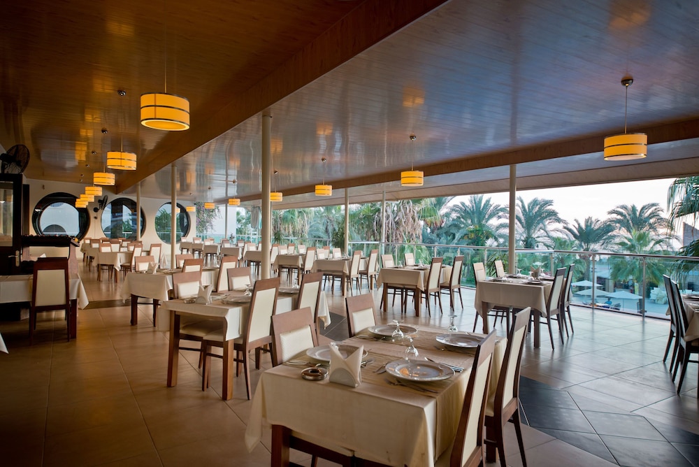 M.C Beach Park Resort Hotel - All Inclusive — Restaurant & bars in Alanya