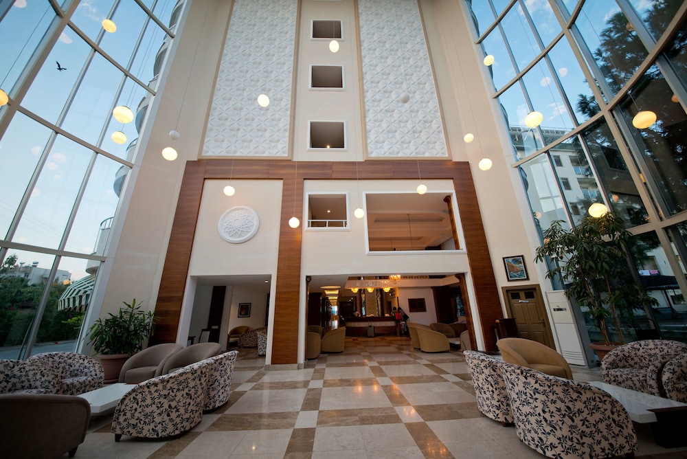 M.C Beach Park Resort Hotel - All Inclusive — Hotel building in Alanya