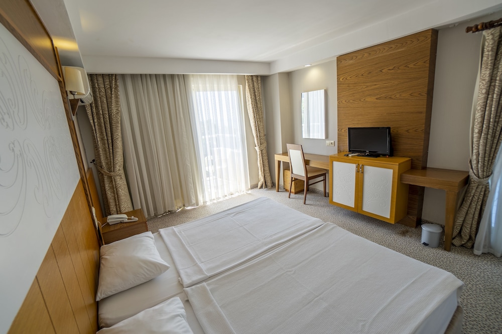 M.C Beach Park Resort Hotel - All Inclusive — Hotel rooms in Alanya