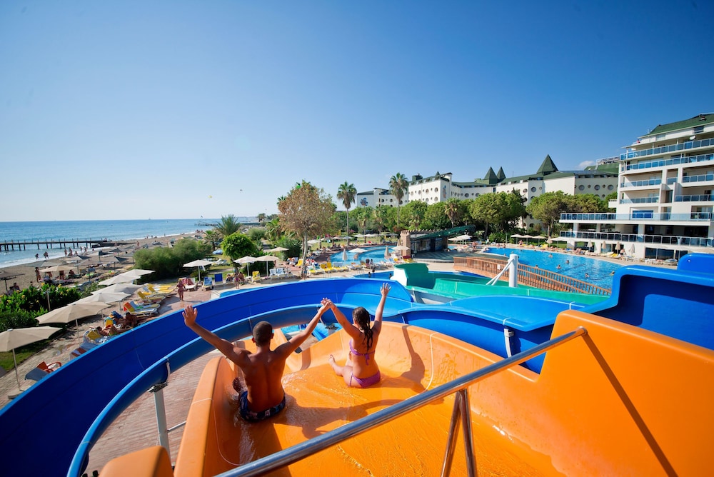 M.C Beach Park Resort Hotel - All Inclusive — Swimming pool in Alanya