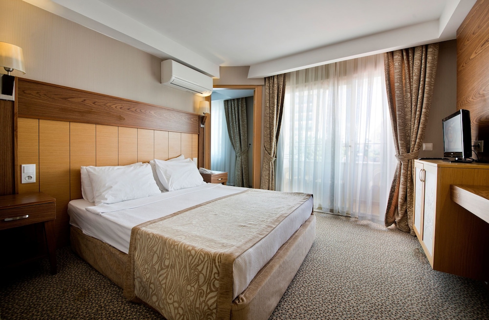 M.C Beach Park Resort Hotel - All Inclusive — Hotel rooms in Alanya