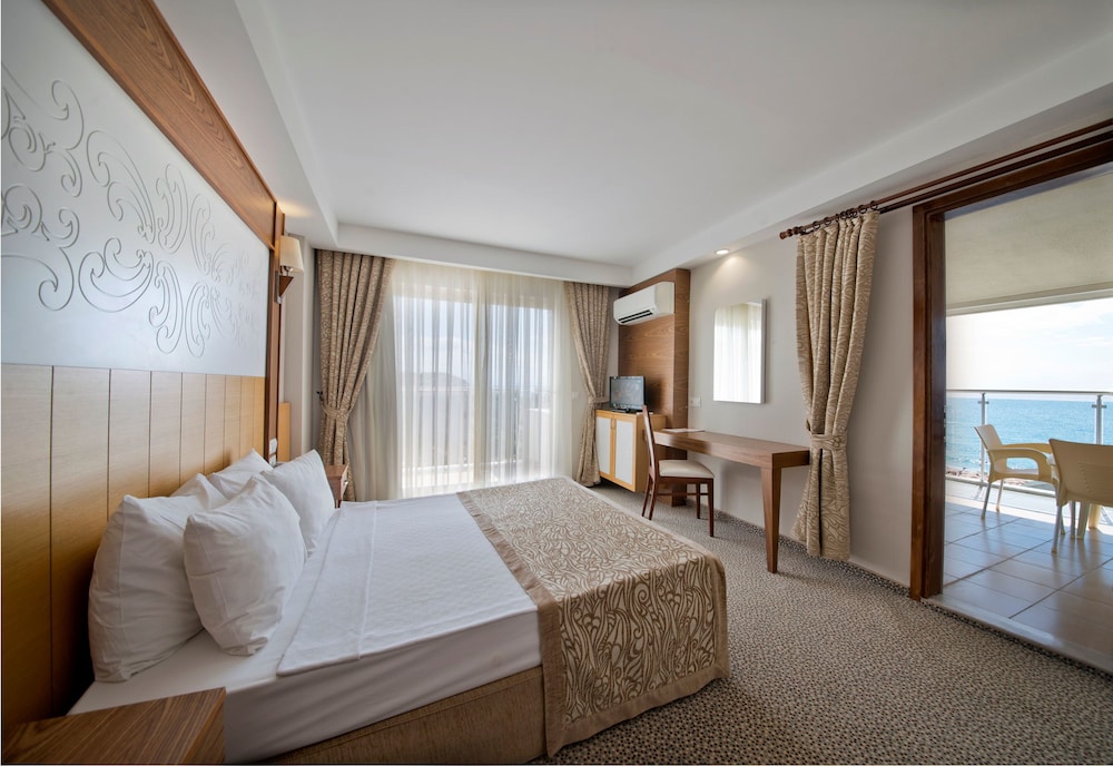 M.C Beach Park Resort Hotel - All Inclusive — Hotel rooms in Alanya