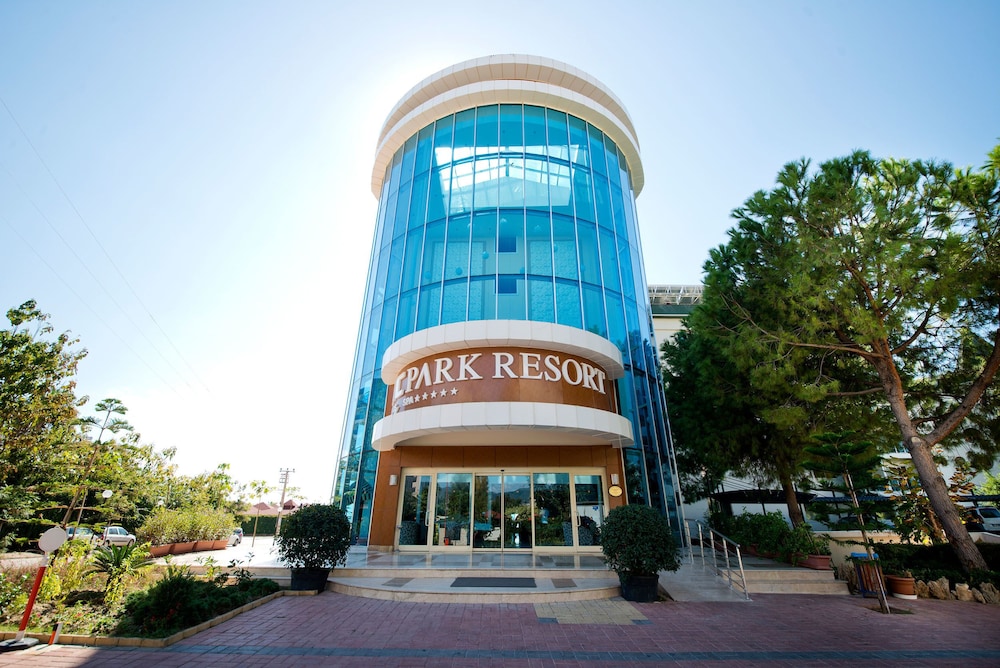 M.C Beach Park Resort Hotel - All Inclusive — Hotel building in Alanya