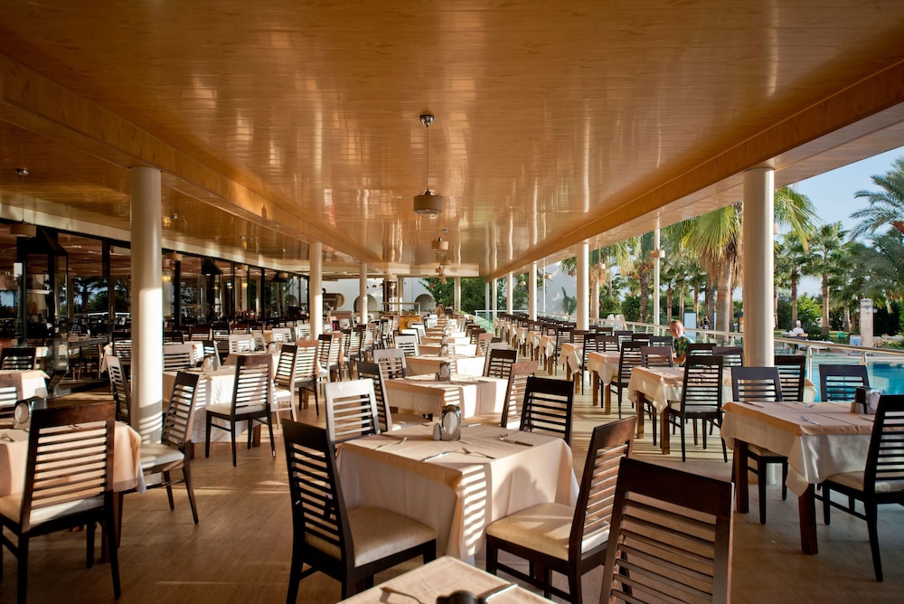 M.C Beach Park Resort Hotel - All Inclusive — Restaurant & bars in Alanya
