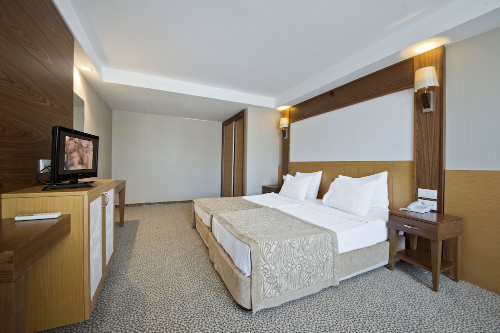 M.C Beach Park Resort Hotel - All Inclusive — Hotel rooms in Alanya