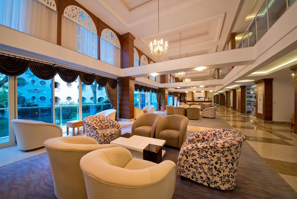 M.C Beach Park Resort Hotel - All Inclusive — Hotel building in Alanya