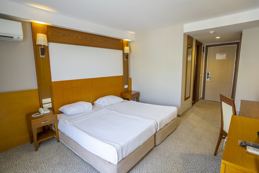 M.C Beach Park Resort Hotel - All Inclusive — Hotel rooms in Alanya