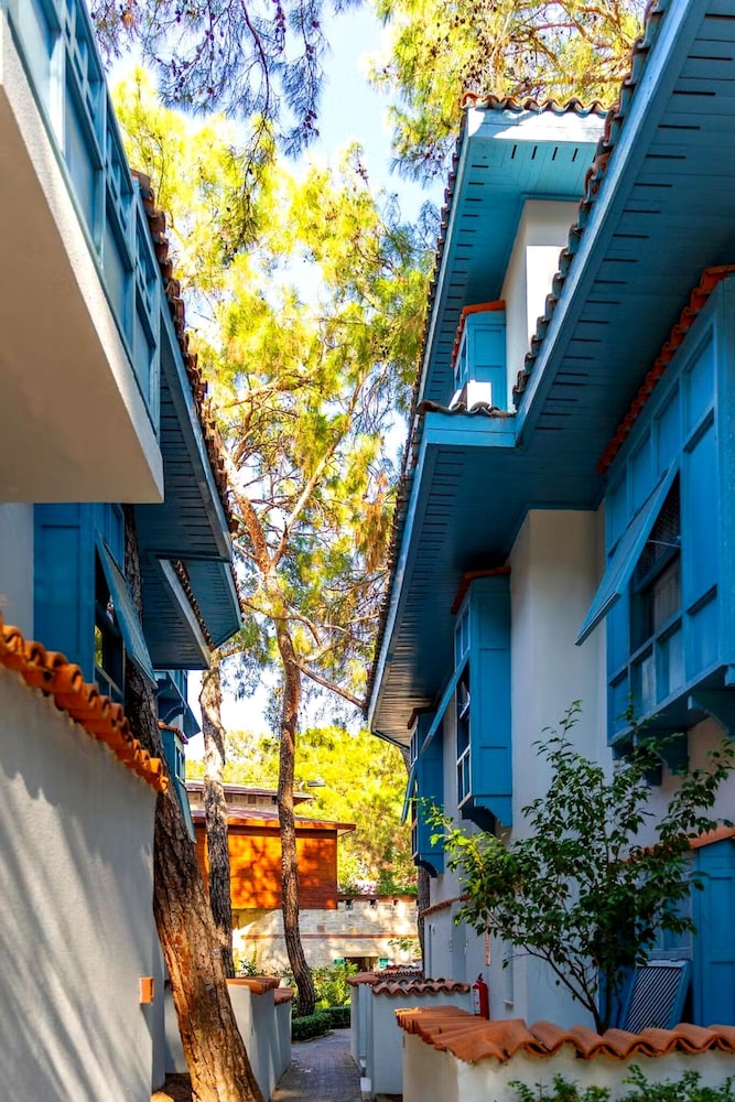 Ulusoy Kemer Holiday Club - All inclusive — Hotel building in Kemer