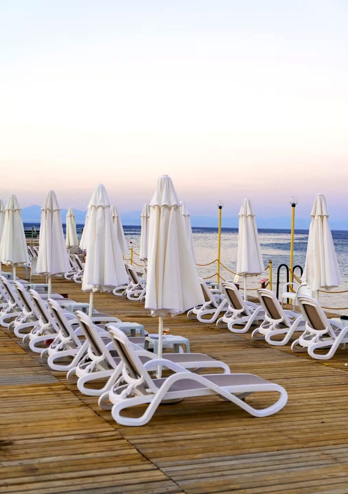 Ulusoy Kemer Holiday Club - All inclusive — Beach in Kemer